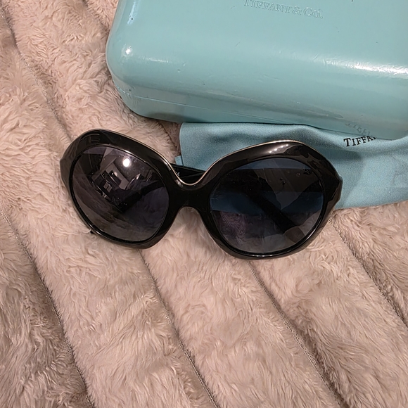 Authentic Tiffany & Co. Black Oversized Round Sunglasses main image 8
